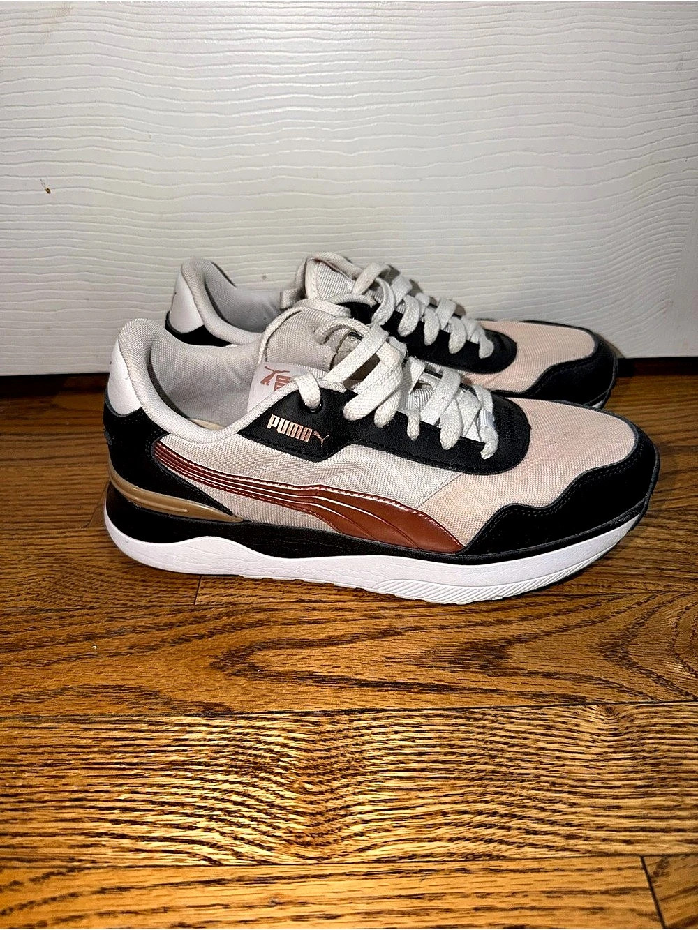 PUMA R78 Voyage Lux Women's Sneakers Black White Rose Gold Retro Runner size 8